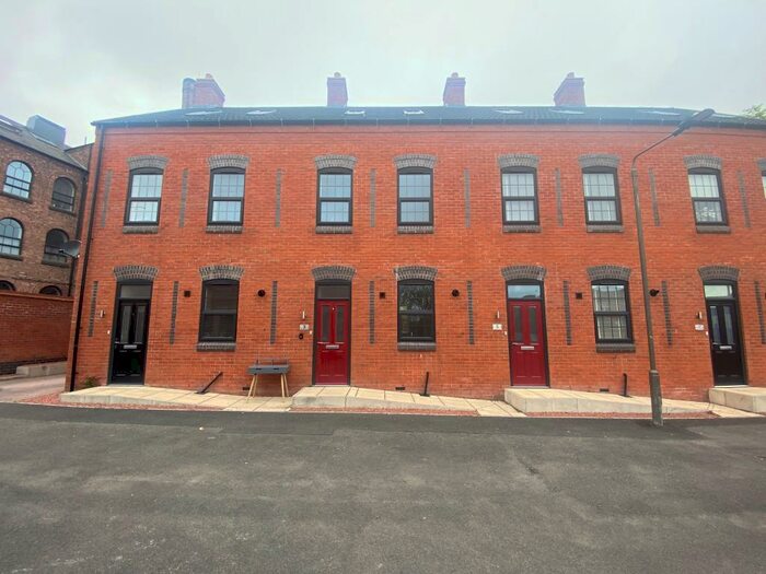 3 Bedroom House To Rent In Hallcroft Road, Ilkeston, DE7