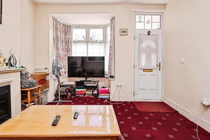3 Bedroom Terraced House For Sale In Mary Road, Handsworth, Birmingham, B21 - Photo 5