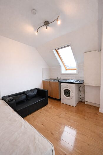 Studio To Rent In High Street, Sutton, SM1