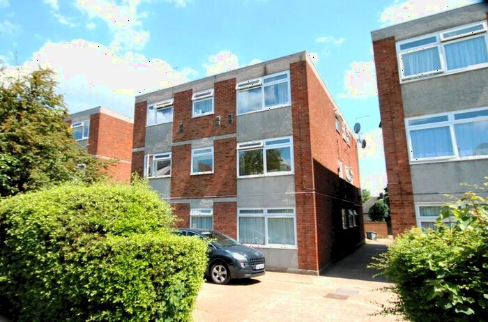 2 Bedroom Flat To Rent In Buckingham Road, London, E18