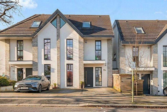 4 Bedroom Semi Detached House For Sale In Wycombe Gardens, London, NW11