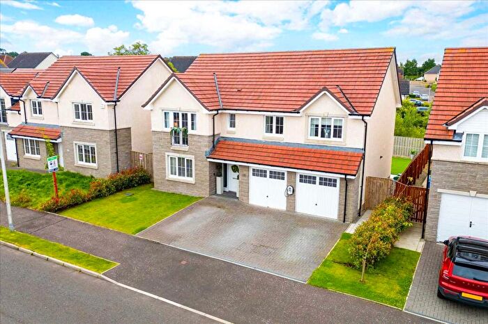 5 Bedroom Detached House For Sale In West Kip Walk, Livingston, EH54