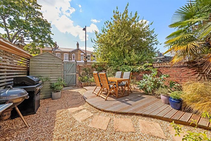 2 Bedroom Flat For Sale In Asylum Road, Peckham, London, SE15