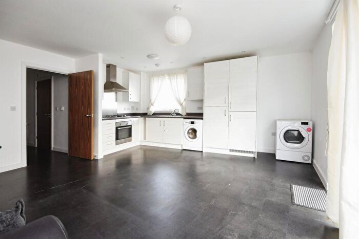 2 Bedroom Flat For Sale In Cunard Square, Chelmsford, CM1