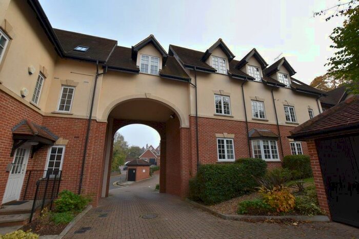 2 Bedroom Flat To Rent In Windmill Close, Stansted, CM24