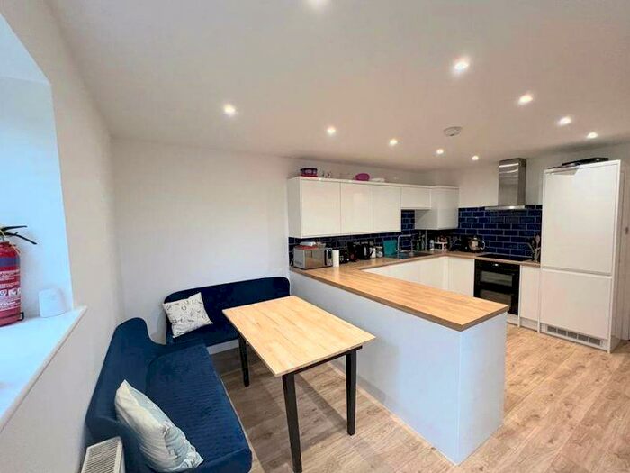 4 Bedroom Semi-Detached House To Rent In Norwich Drive, Brighton, BN2