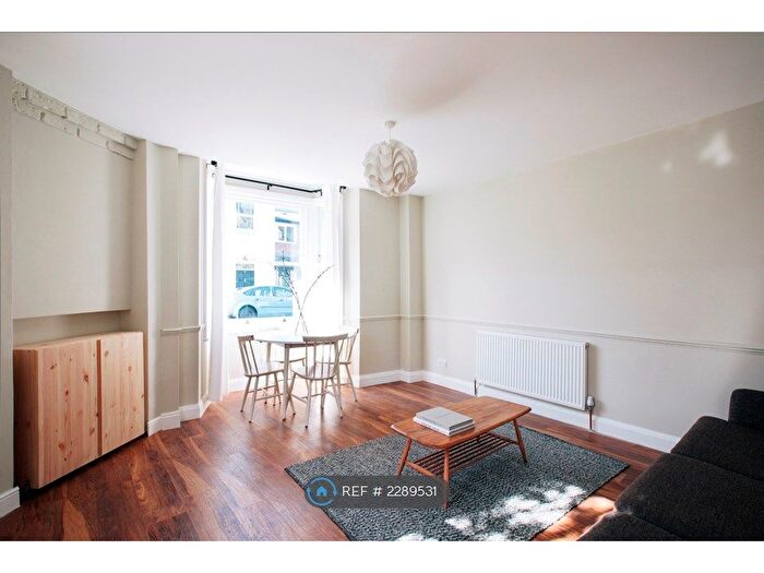 3 Bedroom Flat To Rent In Nunhead, London, SE15