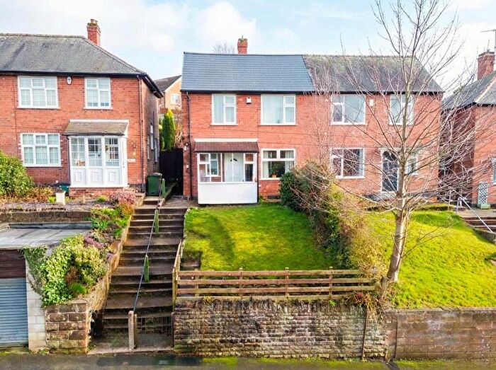 4 Bedroom Semi Detached House For Sale In Calverton Road, Arnold, Nottingham, NG5