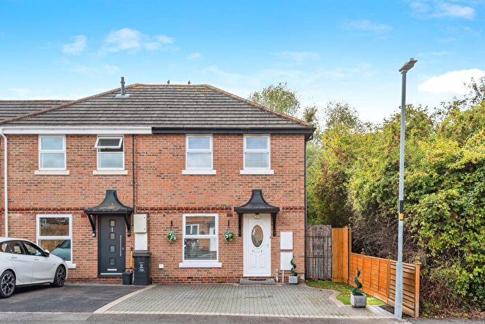 2 Bedroom End Of Terrace House For Sale In Pasture Close, Swindon, SN2