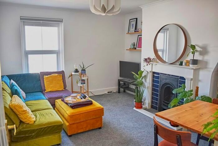 2 Bedroom Flat To Rent In Morton Road, Exmouth, EX8