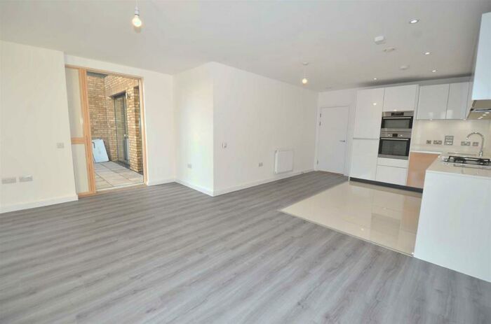 2 Bedroom Flat To Rent In Morphou Road, Mill Hill, NW7