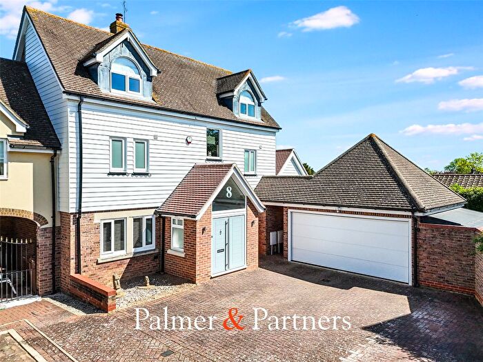 5 Bedroom Link Detached House For Sale In Whitehead Close, Writtle, Chelmsford, Essex, CM1