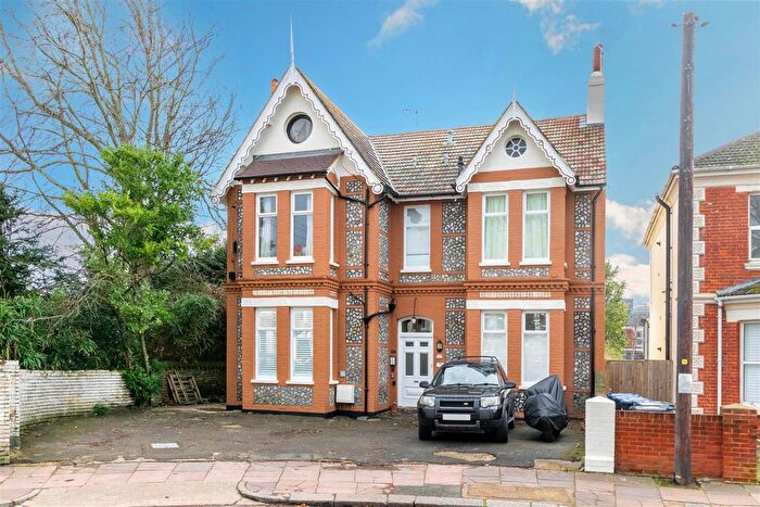 1 Bedroom Flat To Rent In Winchester Road, Worthing, BN11