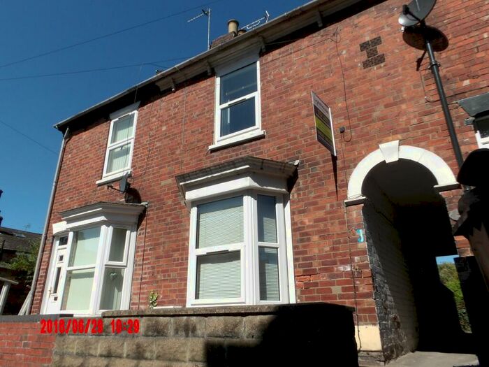 3 Bedroom Terraced House To Rent In Charles St West | Student House | /, LN1