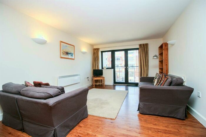 2 Bedroom Apartment To Rent In Watermarque, City Centre, B16