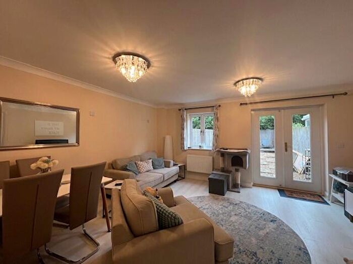 3 Bedroom Town House To Rent In North Swindon, SN25