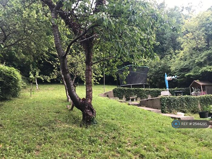 2 Bedroom Maisonette To Rent In Hemdean Road, Reading, RG4