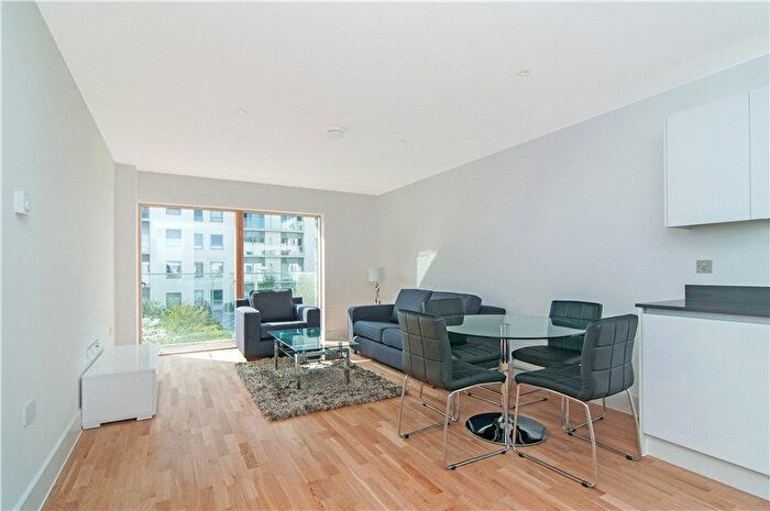 2 Bedroom Flat To Rent In Derry Court, Streatham High Road, London, SW16