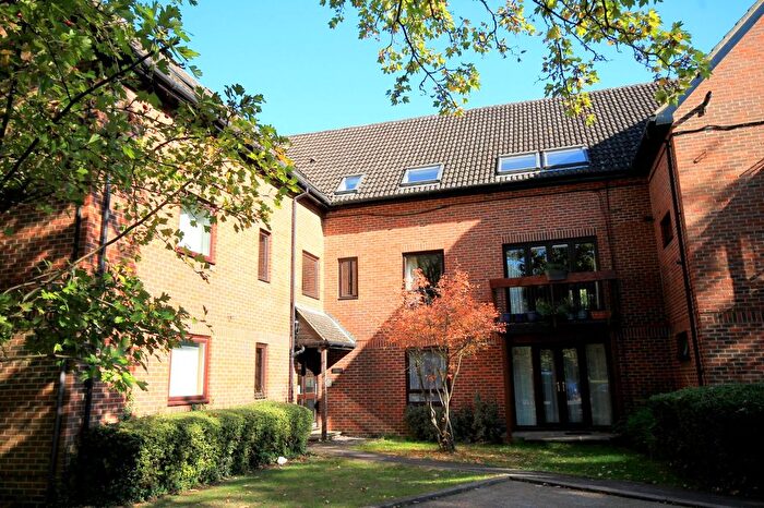1 Bedroom Flat To Rent In The Oaks, Moormede Crescent, Staines-Upon-Thames, Surrey, TW18