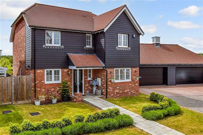 4 Bedroom Detached House For Sale In Bletchingley Farm Court, Staplehurst, Tonbridge, Kent, TN12