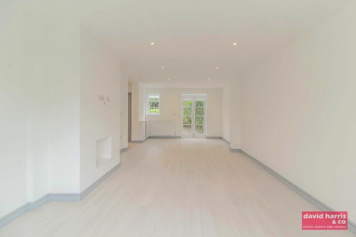 3 Bedroom Semi-Detached House To Rent In Brookland Rise, London, NW11