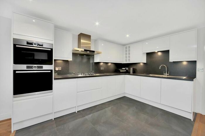 2 Bedroom Flat To Rent In Rotherhithe Street, London, SE16