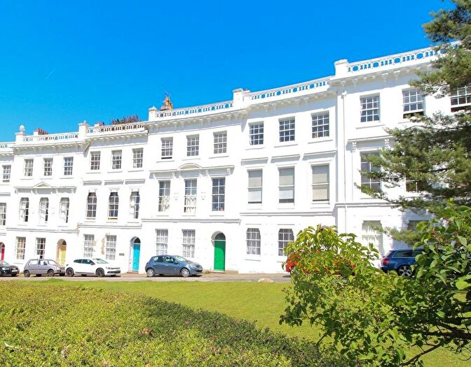2 Bedroom Flat To Rent In Flat, Lisburne Crescent, TQ1