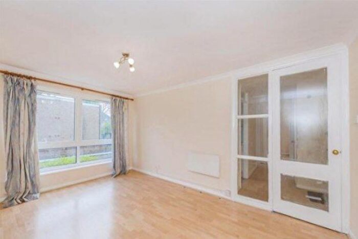 2 Bedroom Flat To Rent In Upton Dene, Sutton, SM2