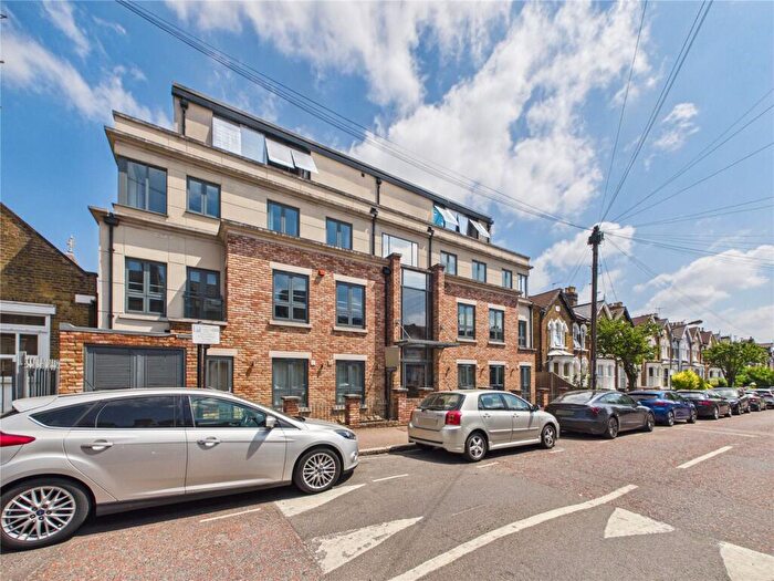 1 Bedroom Flat For Sale In Stainforth Road, Walthamstow, E17