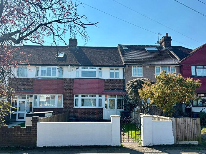3 Bedroom Property To Rent In Sevenoaks Road, Brockley, London, SE4
