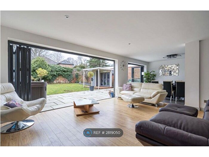 5 Bedroom Semi Detached House To Rent In Sheldons Road, Hook, RG27