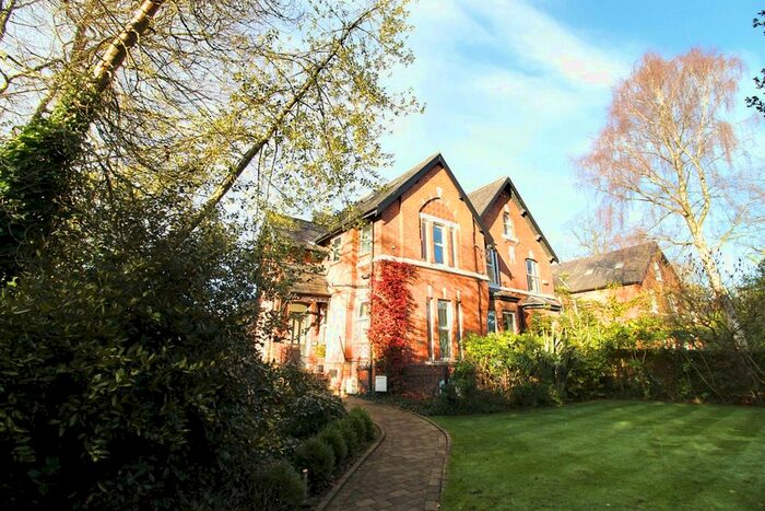 2 Bedroom Flat To Rent In Mauldeth Road, Stockport SK4