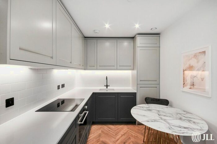 1 Bedroom Flat For Sale In Tryon House, Brook Street, Kingston Upon Thames, KT1