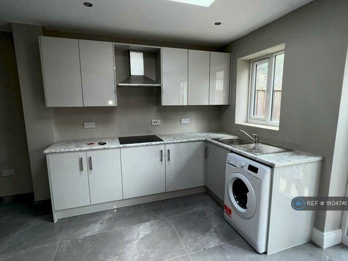 3 Bedroom Terraced House To Rent In Deansbrook Road, Edgware, HA8