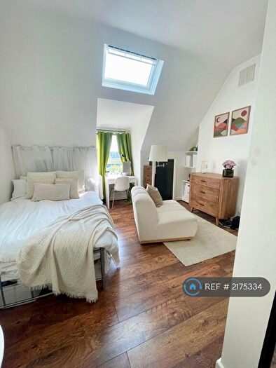 Studio To Rent In Ferme Park Road, London, N4