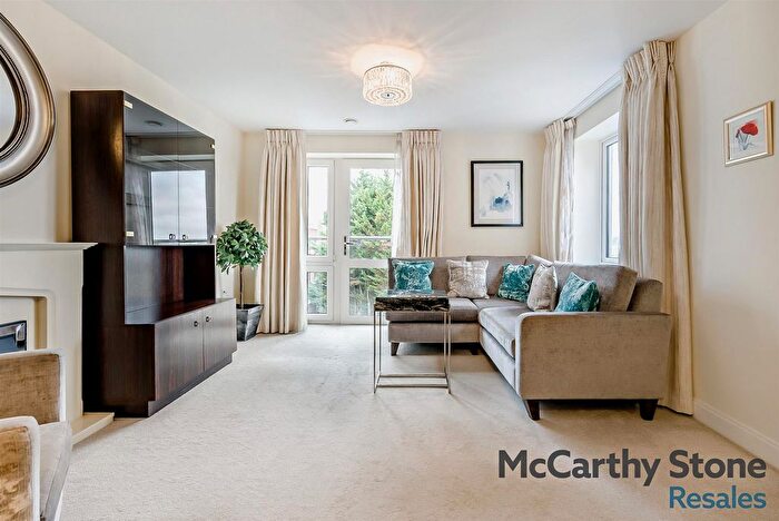 2 Bedroom Flat For Sale In Moorfield Road, Denham Green, UB9