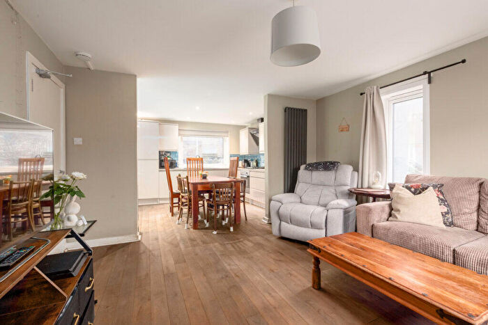 3 Bedroom End Of Terrace House For Sale In Abbeyhill, Holyrood, EH8