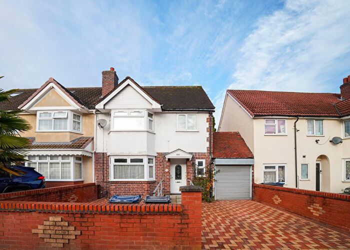 4 Bedroom Semi Detached House For Sale In Oakwood Road, Sparkhill, B11