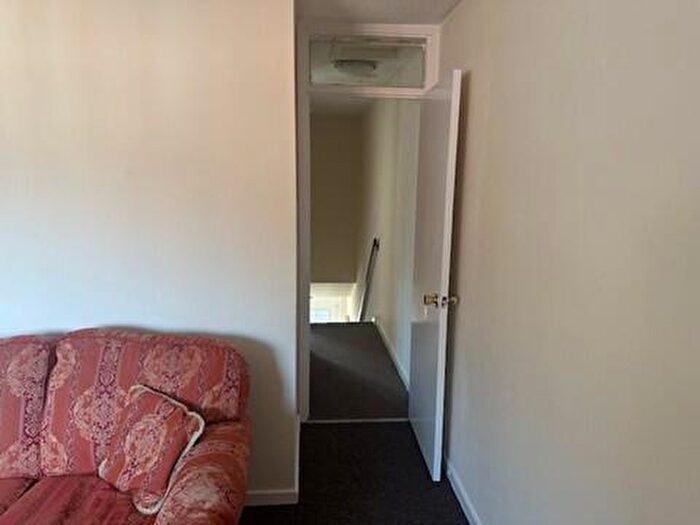 1 Bedroom Maisonette To Rent In Coulson Court, Luton, Bedfordshire, LU1