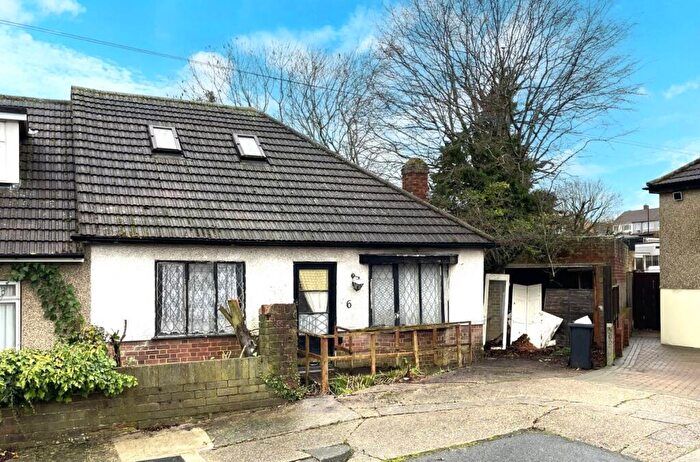 3 Bedroom Semi-Detached Bungalow For Sale In Merlin Gardens, Romford, RM5