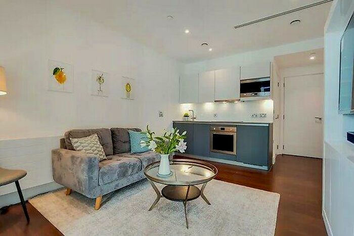 Apartment To Rent In Harbour Way, London, E14