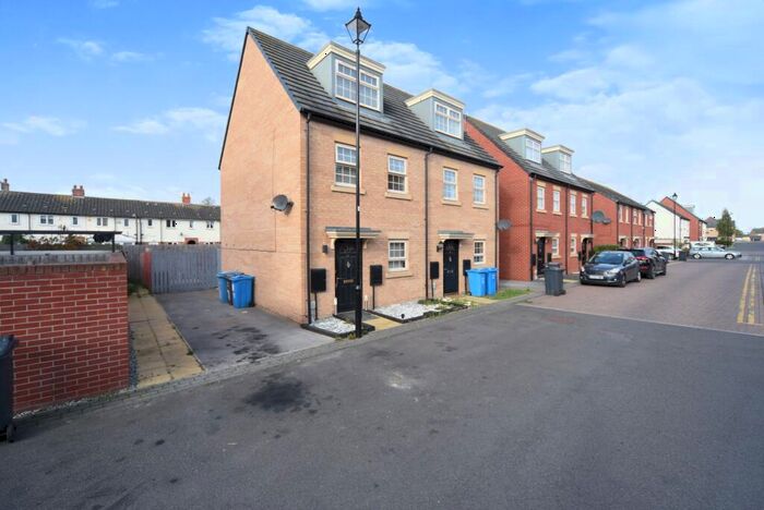 3 Bedroom Semi-Detached House To Rent In Boothferry Park Halt, Hull, East Yorkshire, HU4