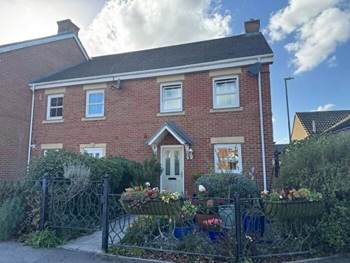 4 Bedroom End Of Terrace House For Sale In Glebe Place, Highworth, SN6