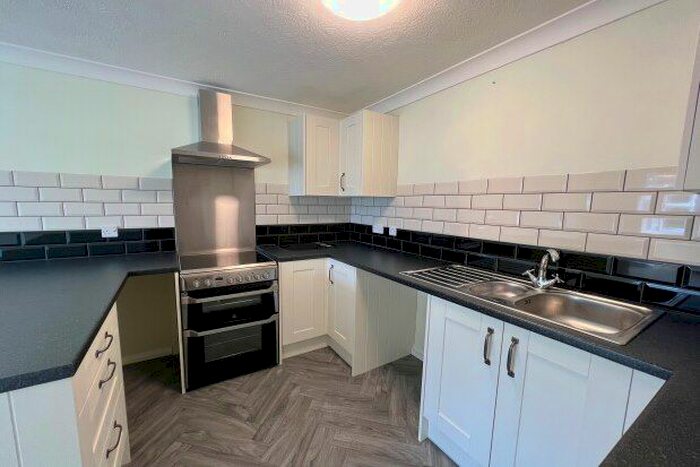 1 Bedroom Flat To Rent In Snowdon Close, Eastbourne, BN23