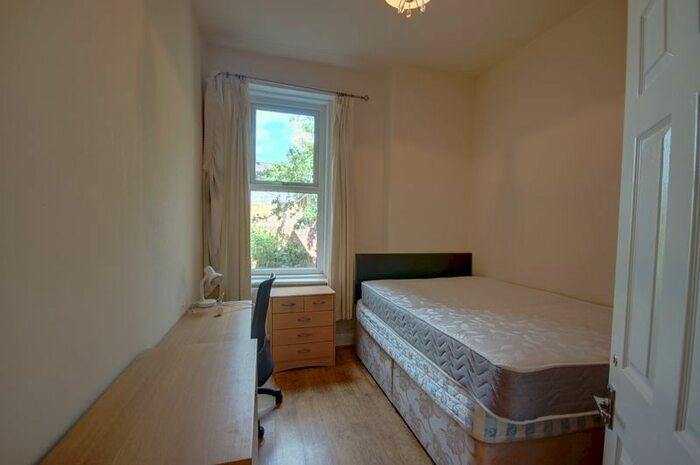 2 Bedroom Flat To Rent In Newlands Road, High West Jesmond, Newcastle Upon Tyne, NE2