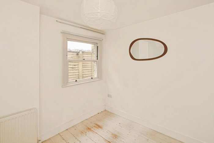 2 Bedroom Flat For Sale In Cavendish Road, London, SW12