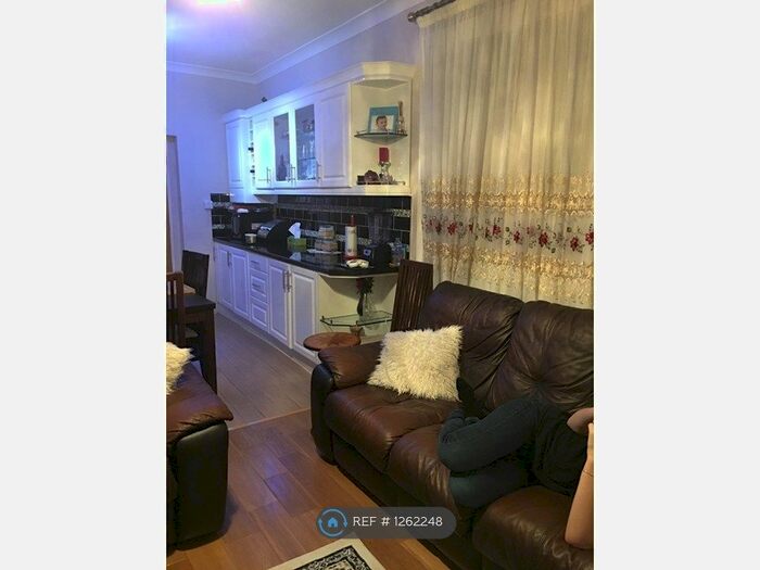 4 Bedroom Maisonette To Rent In Gladstone Avenue, London N22