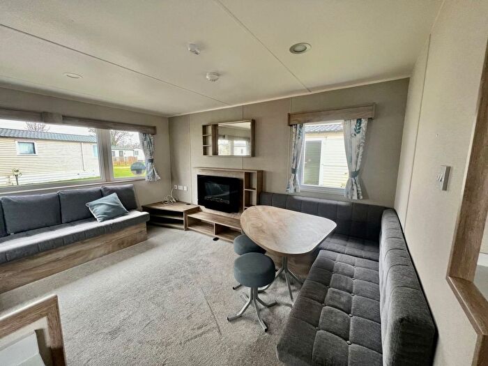 2 Bedroom Mobile/park Home For Sale In Hutton Sessay, Thirsk, YO7