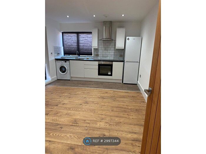 2 Bedroom Flat To Rent In St Andrews Road, London, E17