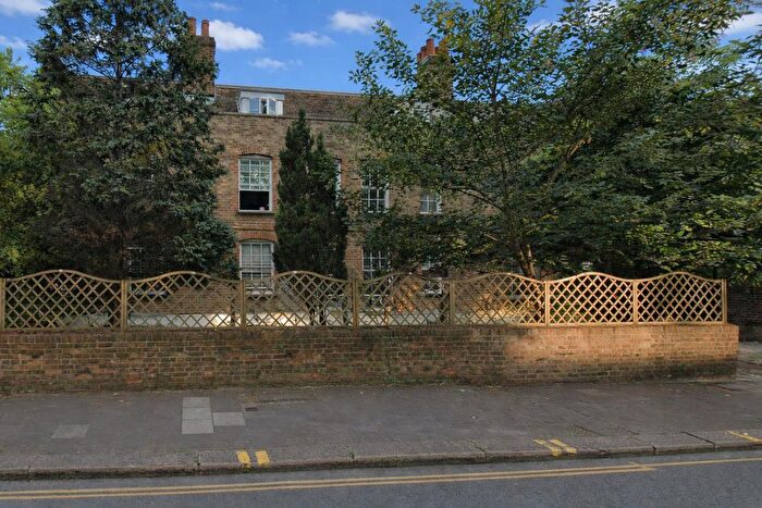 1 Bedroom Flat To Rent In London Road, Isleworth, TW7